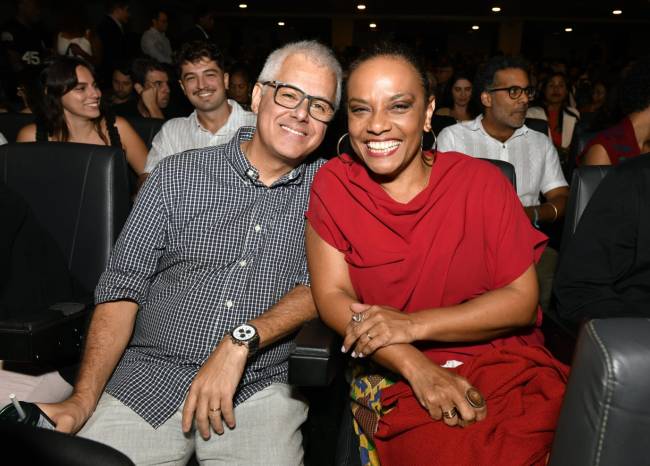 O casal Aydano André Motta e Flavia Oliveira - TORTO ARADO- MAIO 2025 - CG