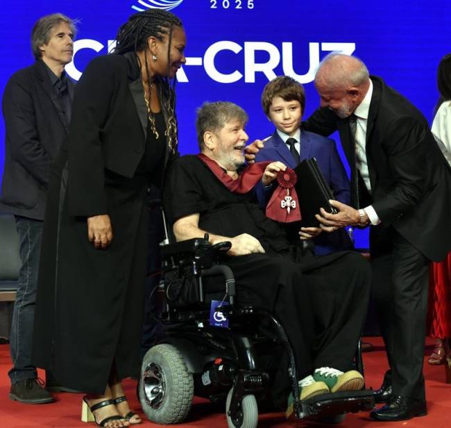 Walter Salles , Margareth Menezes , Marcelo Rubens Paiva seu Filho Joaquim e Luiz Inácio Lula da Silva - - MAIO 2025- CG