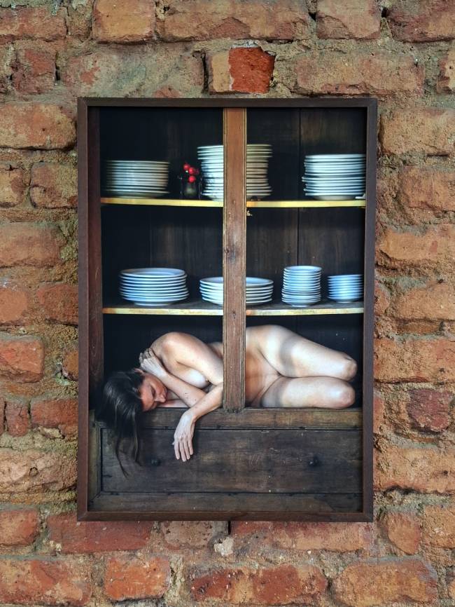 Liane Roditi: artista participa de coletiva com obras que abordam a psique humana, no Largo das Artes Liane Roditi: artista participa de coletiva com obras que abordam a psique humana, no Largo das Artes