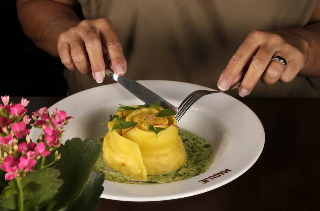 Maguje-Raviolone de camarão-Foto José Renato Antunes (17) Maguje: raviolone de camarão ao molho de parmegiano