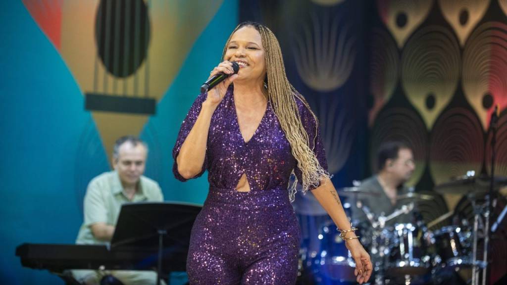 Sambabook Beth Carvalho reúne Teresa Cristina e outros nomes no Vivo Rio