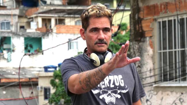 Vinicius Coimbra durante as gravações no Alemão