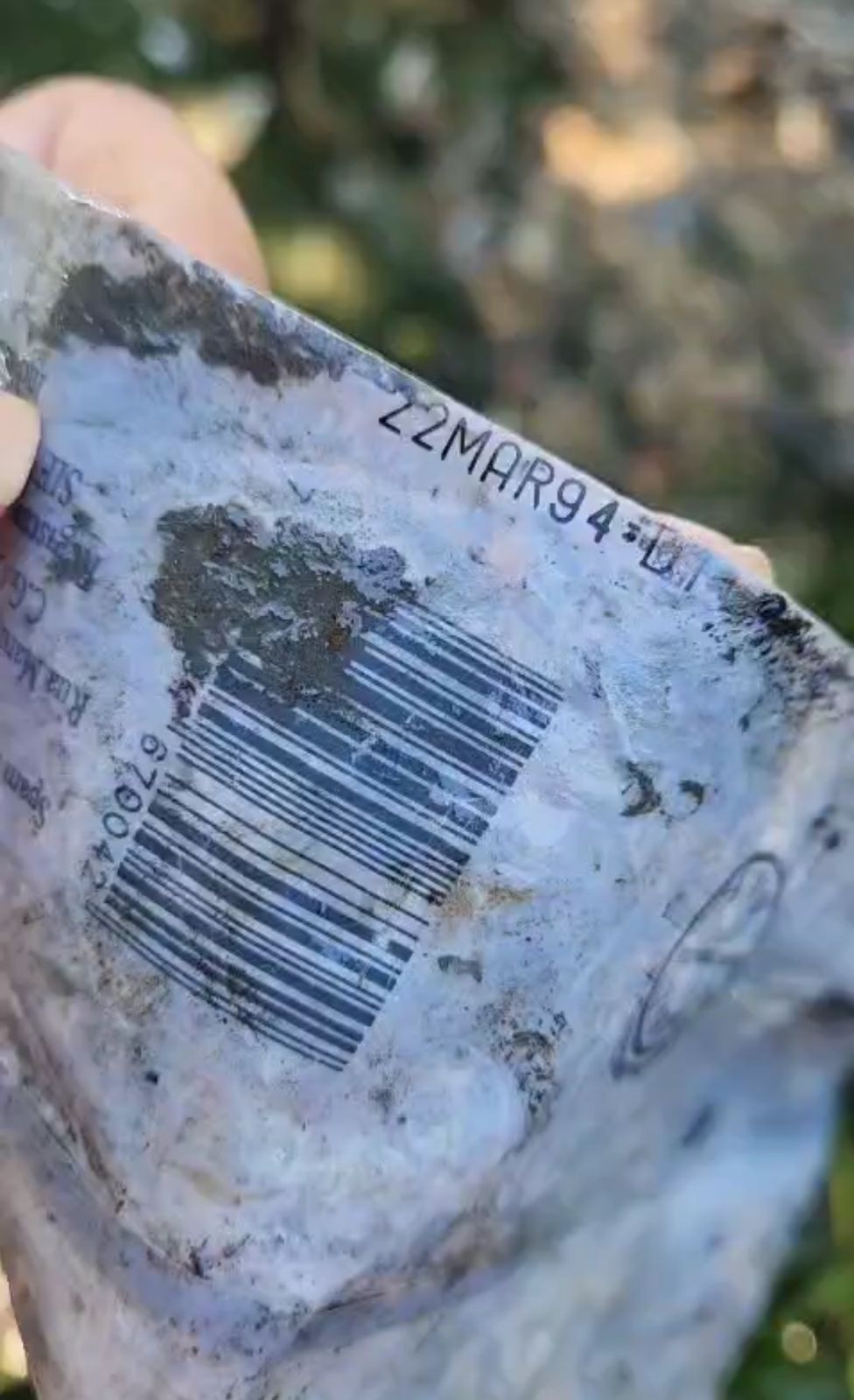 Biólogo encontra lixo “balzaquiano” às margens de lagoa