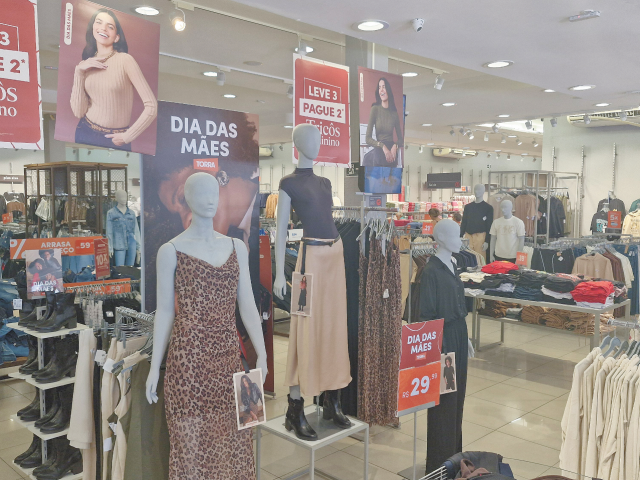 Vai comprar presente de Dia das Mães? Preços variam até 99% no Rio