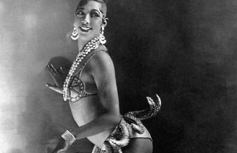 divas-veja Dançarina com roupas curtas e bem bonita