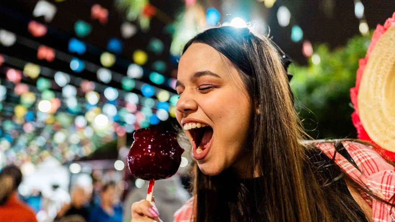 festa-junina-mulher-maçã-do-amor