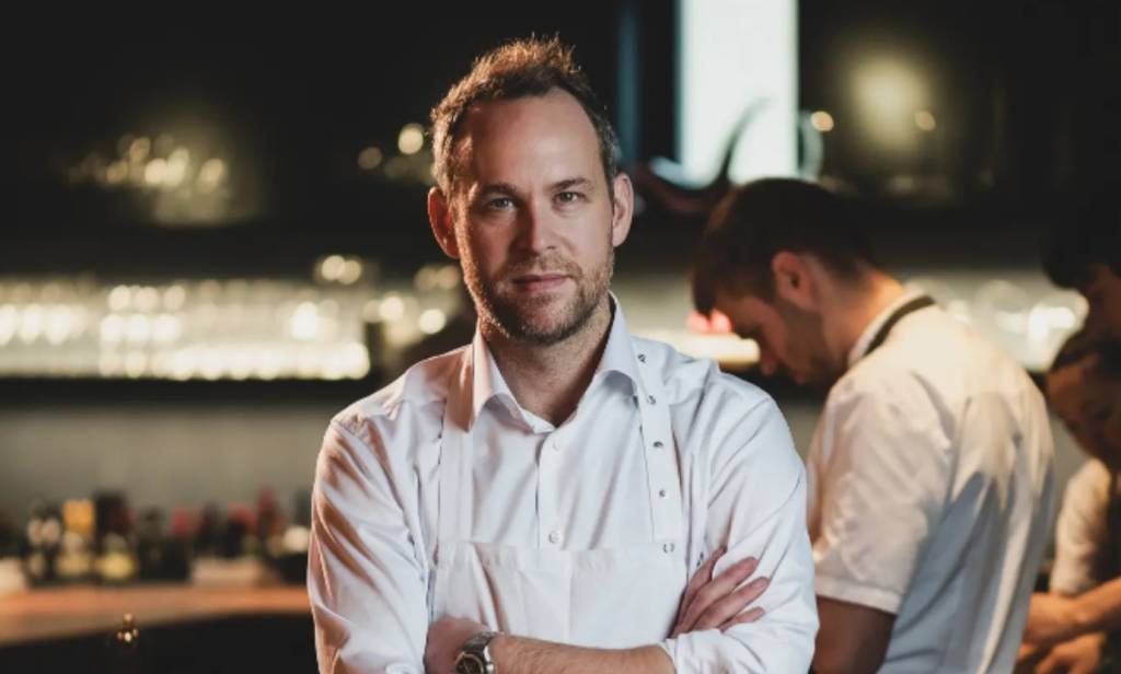 Quem é o único chef que comanda três restaurantes com 3 Estrelas Michelin