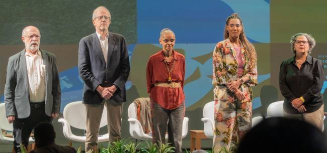 Sergio Bresseman Vianna, presidente do JB; João Paulo Ribeiro Capobianco, Secretário-Executivo do Ministério do Meio Ambiente; Marina Silva, ministra do Meio Ambiente; Anielle Franco, ministra da Igualdade Racial; e Rita Mesquita, Secretária Nacional de Biodiversidade, Florestas e Direitos Animais do Ministério do Meio Ambiente e Mudança do Clima