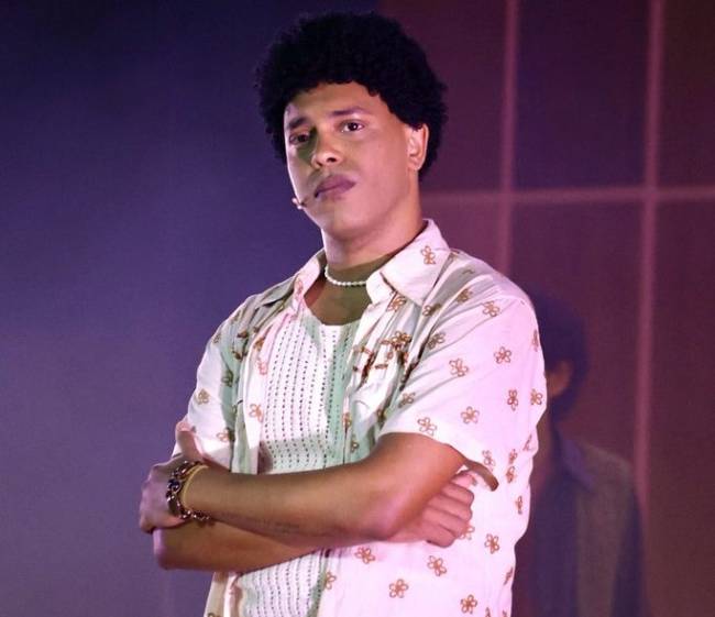 O ator Raphael Elias como Djavan