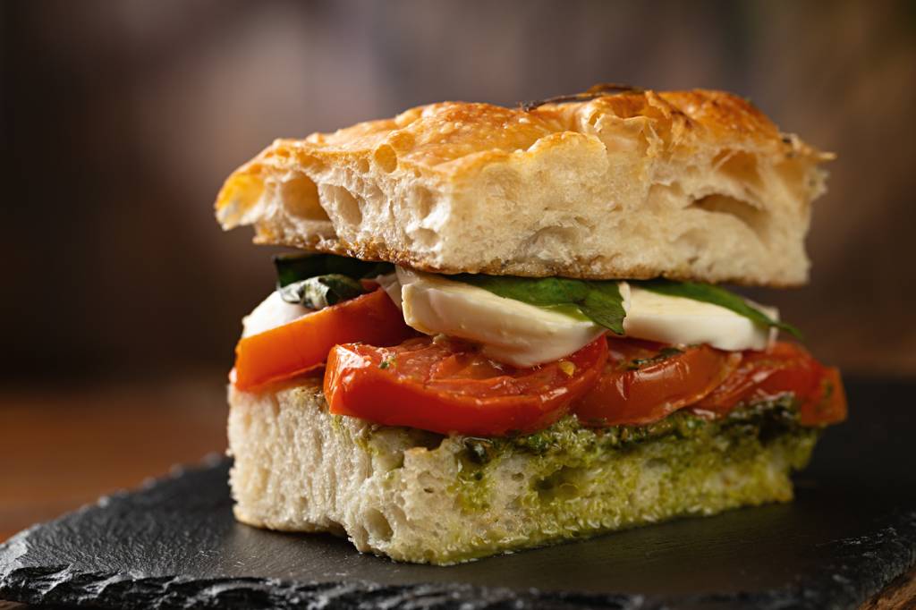 Alba_foto Rodrigo Azevedo_20250522_517.jpg focaccia caprese
