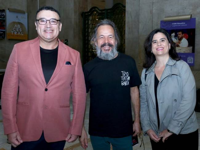 Carlos Marín, cônsul do Chile no Brasil, Julio Adrião e Gabriela de Mello Lauer (secretária administrativa do consulado chileno)