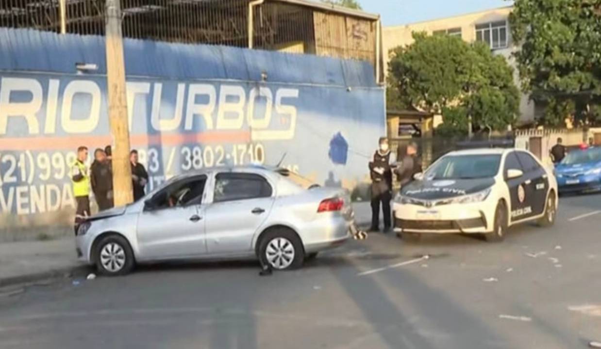 Cena do crime: polícia está no local para apurar mais informações sobre a morte de duas pessoas