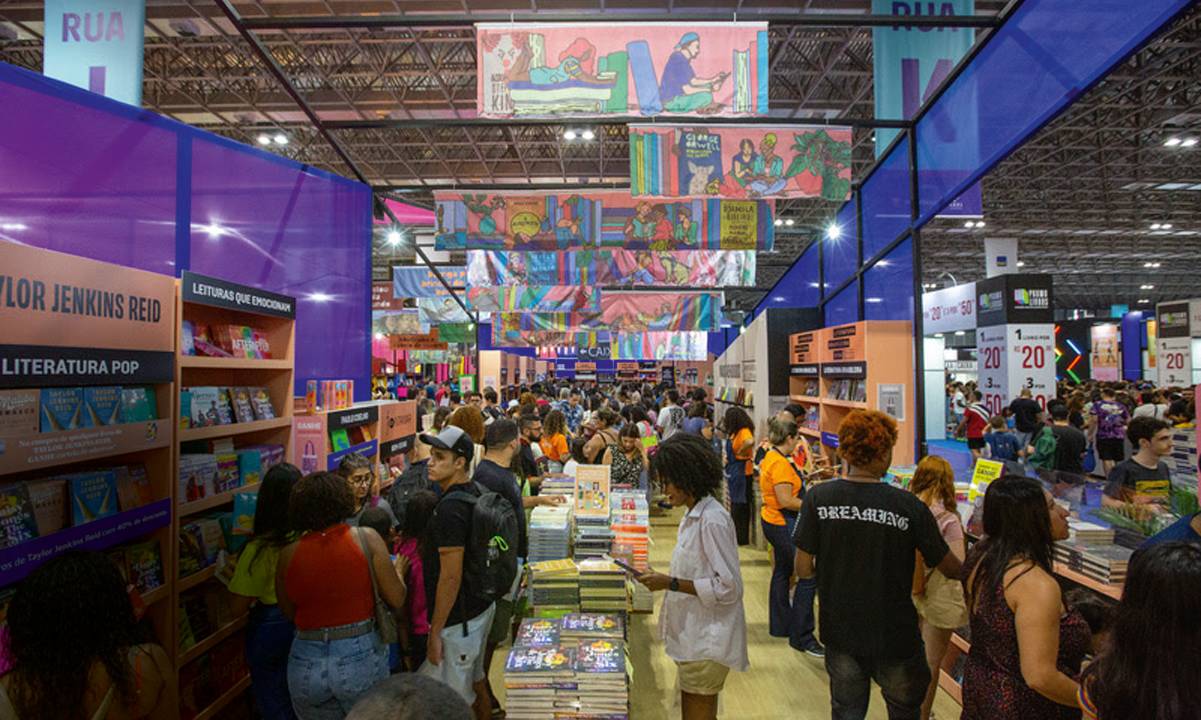 Passaporte para outros mundos: “imersão” é palavra-chave na Bienal do Livro