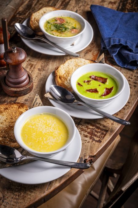 Creme de Mandioquinha e Manchego – Creme de Ervilha com Jamon e Caldo Verde_Adega Santiago_Marinho Creme de Mandioquinha e Manchego - Creme de Ervilha com Jamon e Caldo Verde_Adega Santiago_Marinho