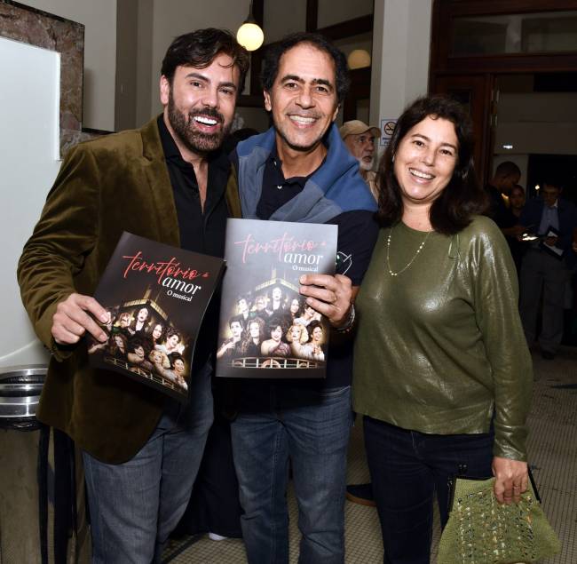 Marcio Gomes e o casal Tetê e Léo Haus
