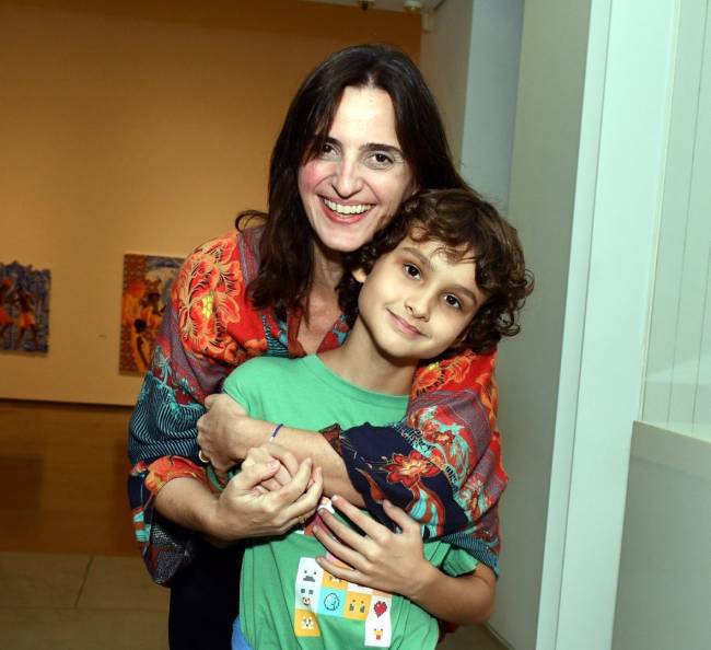 DSC_5552 Kika Kalache e seu filho Joaquim - Exposição CILDO MEIRELES - JUNHO 2025 - CG