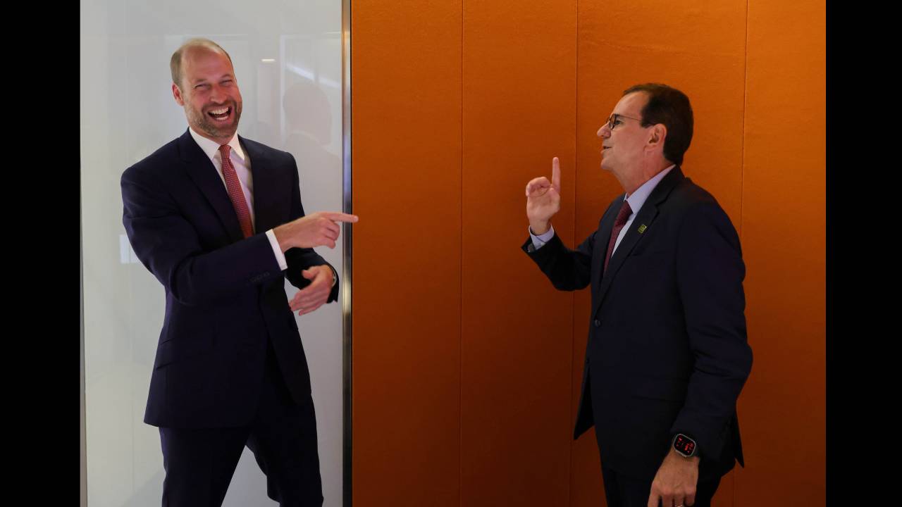 Príncipe William e Eduardo Paes: será que combinaram cor do terno e gravata?