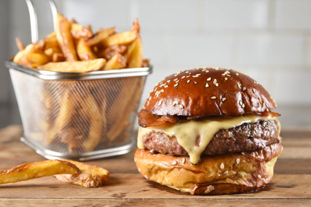 Encarnado_Cheese bacon_Crédito Bruno Peixoto Cheese bacon do Encarnado Burger