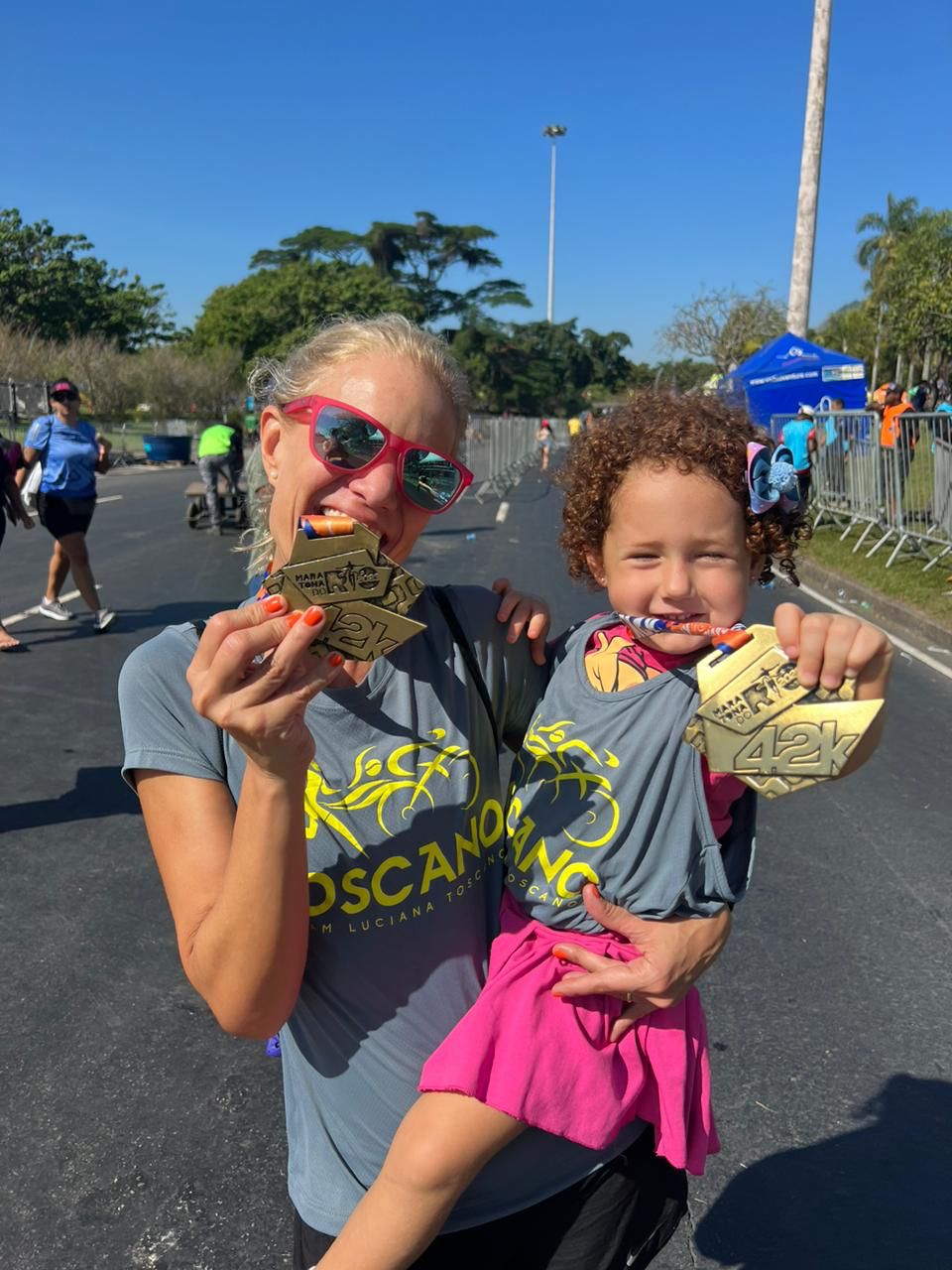 Eu e minha filha, Alice, no fim da Maratona do Rio 2023 Eu e minha filha, Alice, no fim da Maratona do Rio 2023