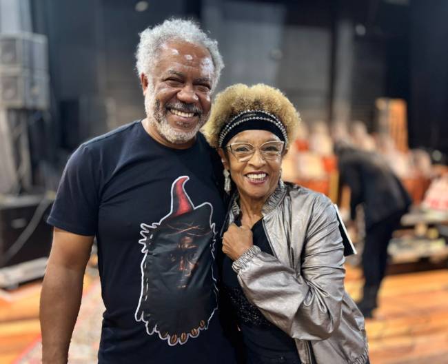 O diretor Luiz Antônio Pilar e Elisa Lucinda