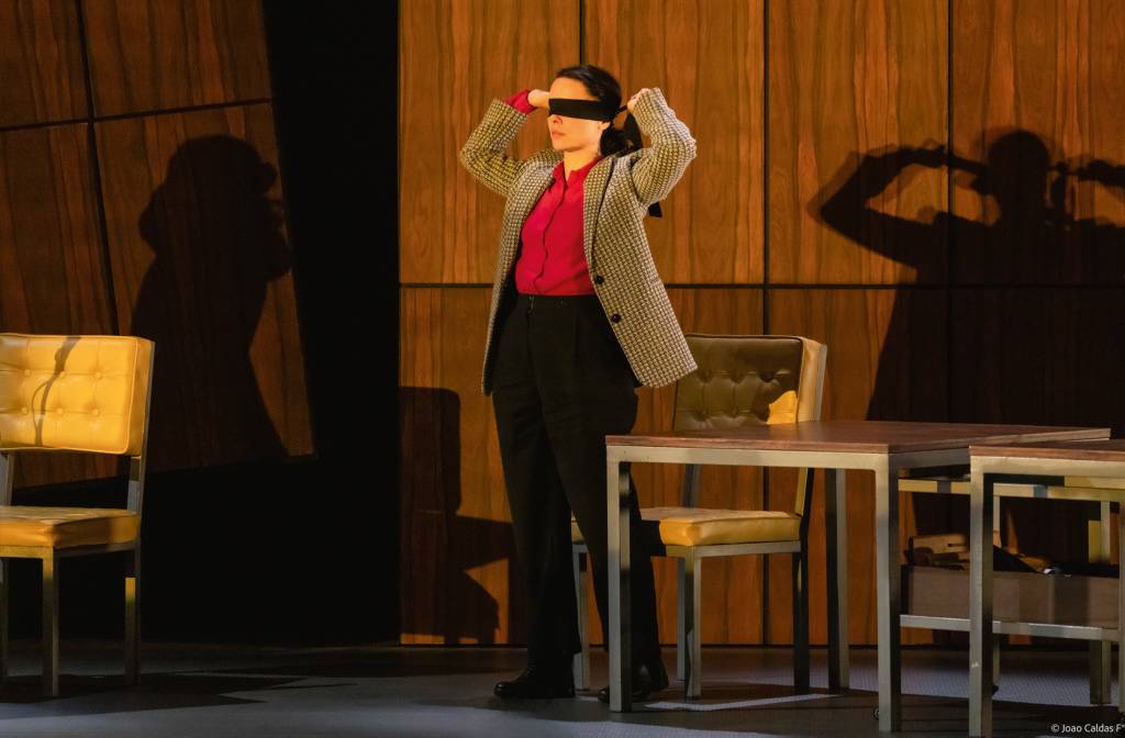 Premiado solo de Débora Falabella volta ao Rio