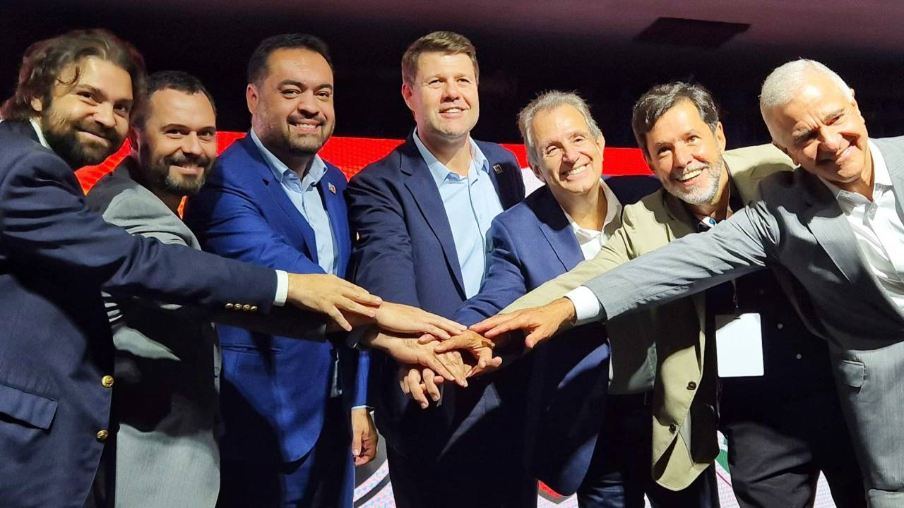 João Paulo Magalhães Lins (Botafogo), Mário Bittencourt (Fluminense), o governador Claudio Castro, o secretário de turismo do Estado, Gustavo Tutuca; Bap (Flamengo) e Sergio de Almeida (TurisRio)