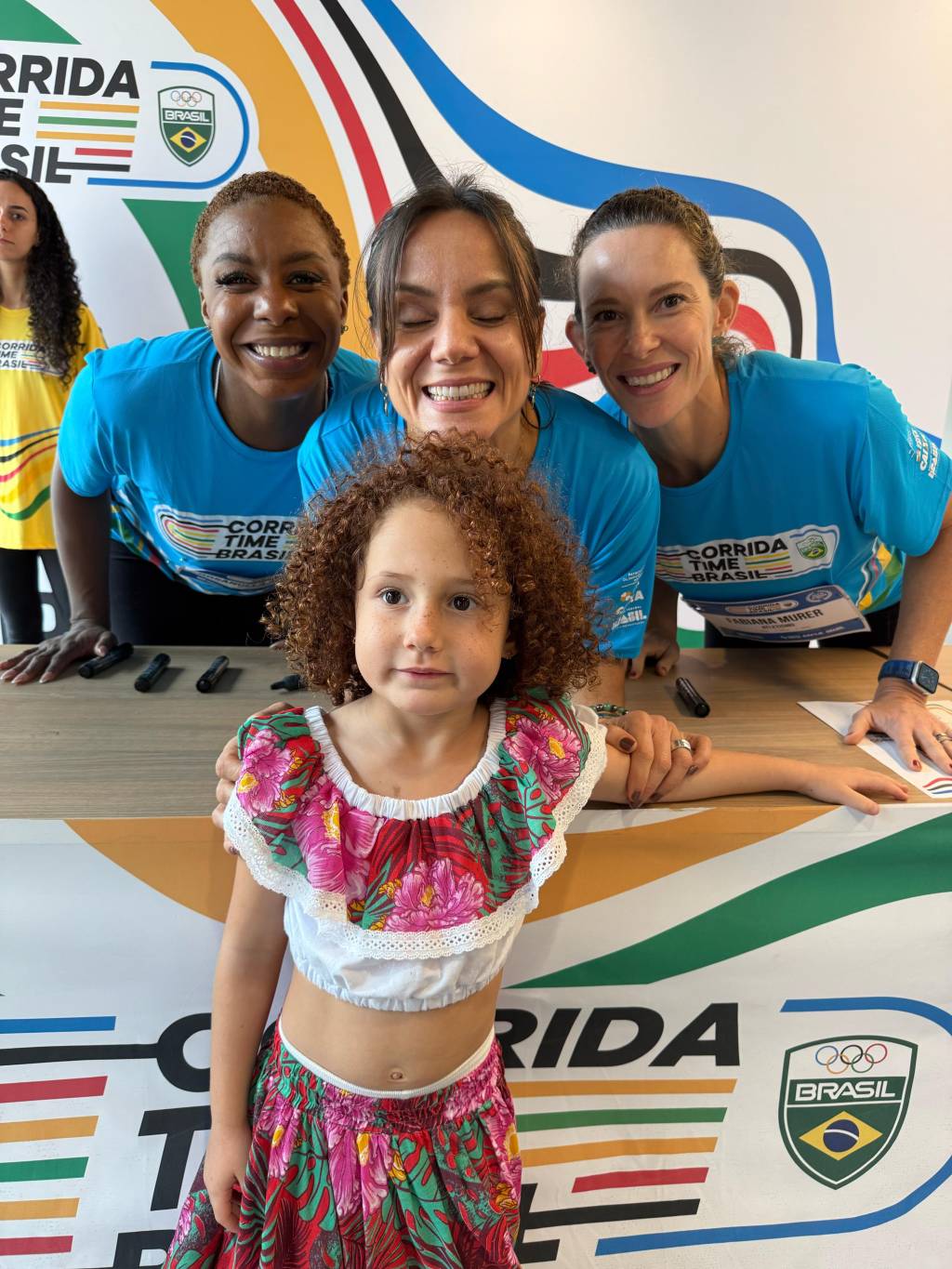 Minha filha, Alice, com as atletas olímpicas Rosângela Santos (atletismo), Luisa Parente (ginástica artística) e Fabiana Murer (atletismo) Minha filha, Alice, com as atletas olímpicas Rosângela Santos (atletismo), Luisa Parente (ginástica artística) e Fabiana Murer (atletismo, salto com vara)