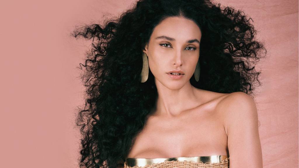 Débora Nascimento: “Já me maltratei, mas a maternidade trouxe maturidade”