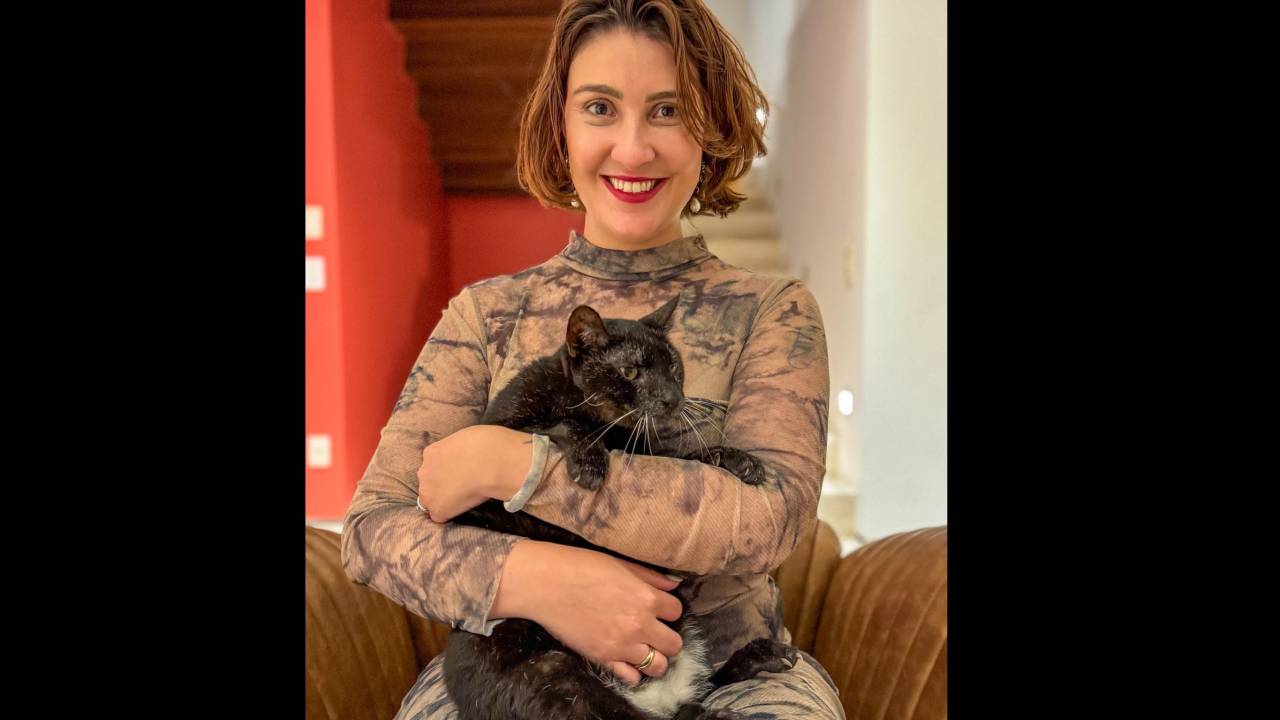 Raffaela Machado e seu Faraó, o gato da sorte
