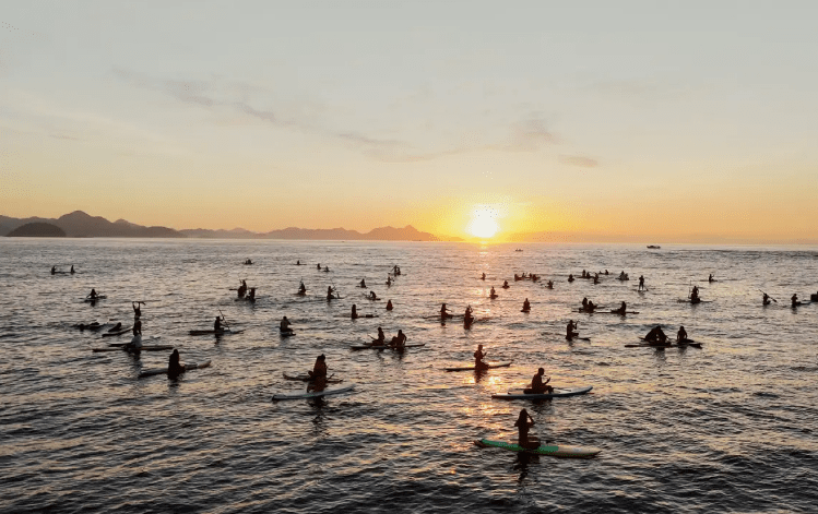 Prefeitura não vai proibir stand-up paddle nas praias. Entenda