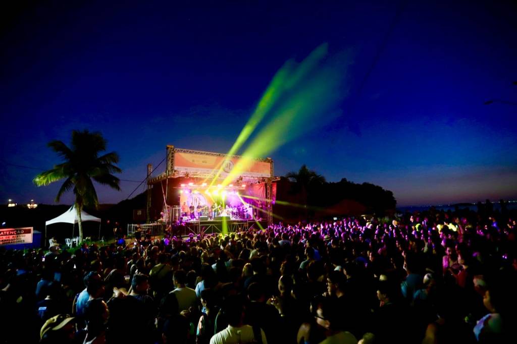 Rio das Ostras recebe festivais de jazz e Búzios celebra os vinhos