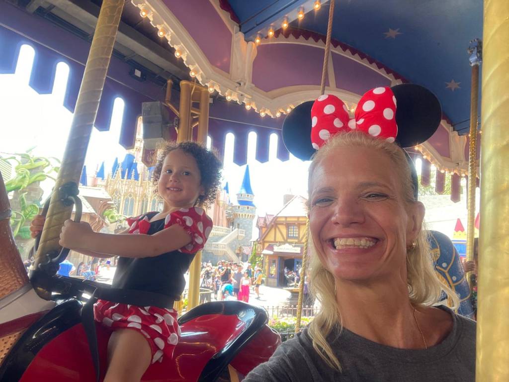 Eu e Alice de Minnie: vamos repetir as fantasias Eu e Alice de Minnie: vamos repetir as fantasias