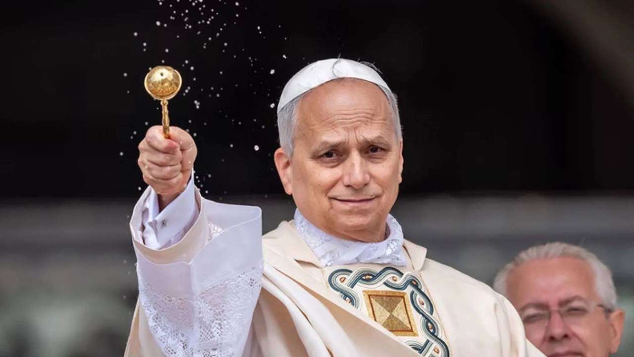 Deputado carioca vai tentar entregar a Medalha Tiradentes para o Papa Leão XIV