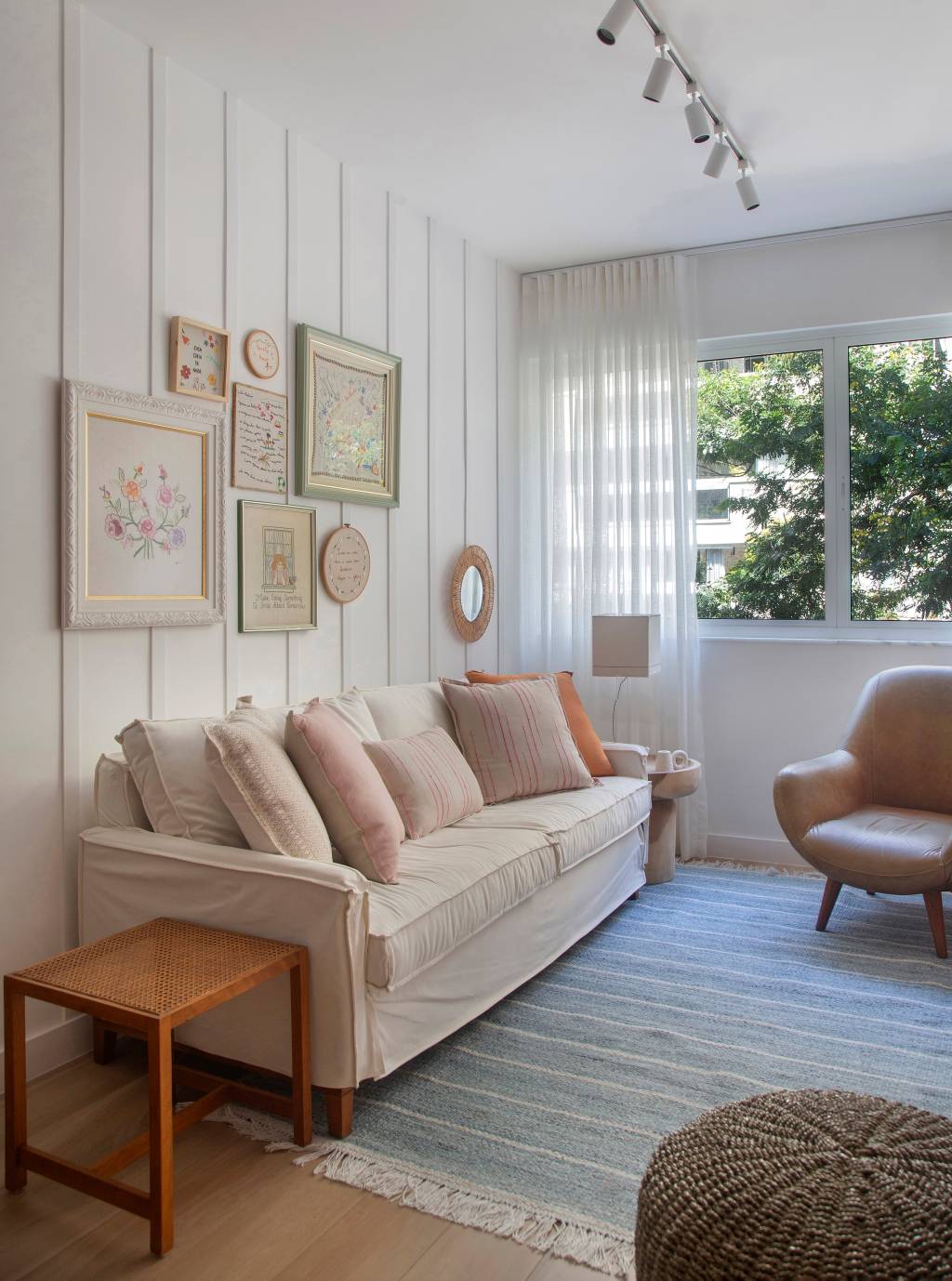 atmosfera-leve-relaxante-decor-ape-carioca-90-m2-ricardo-melo-rodrigo-passos-credito-raiana-medina-9 Atmosfera leve e relaxante marca o décor deste apê carioca de 90 m²