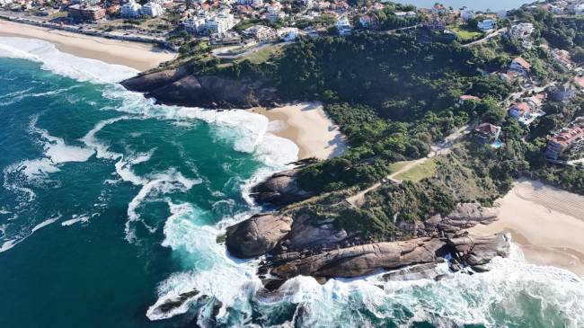 A trilha e mirante da praia do Sossego