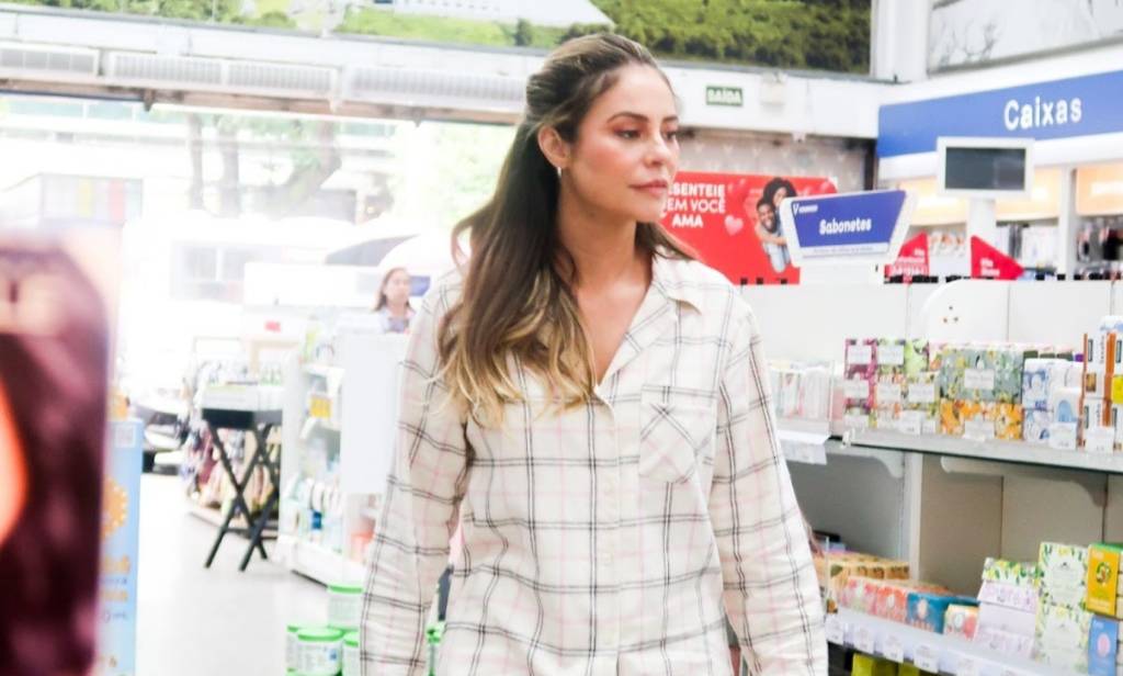 O que Paolla Oliveira foi fazer de pijama na farmácia