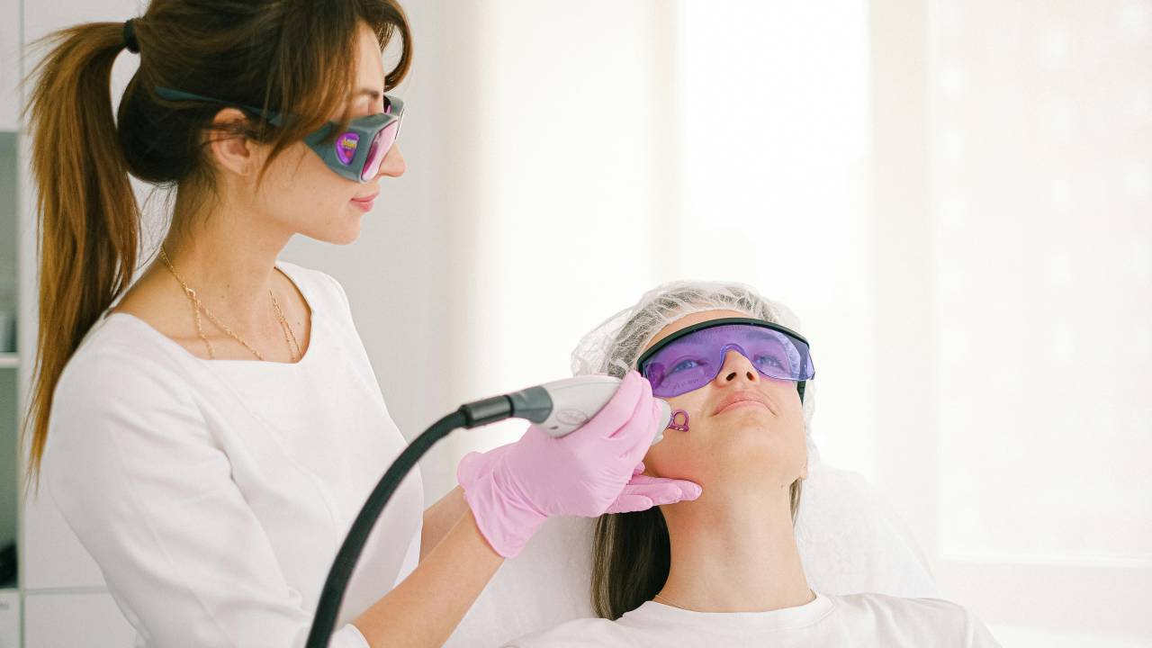 Laser & Co, que tem Anitta como sócia, quer expandir no Rio e na Europa