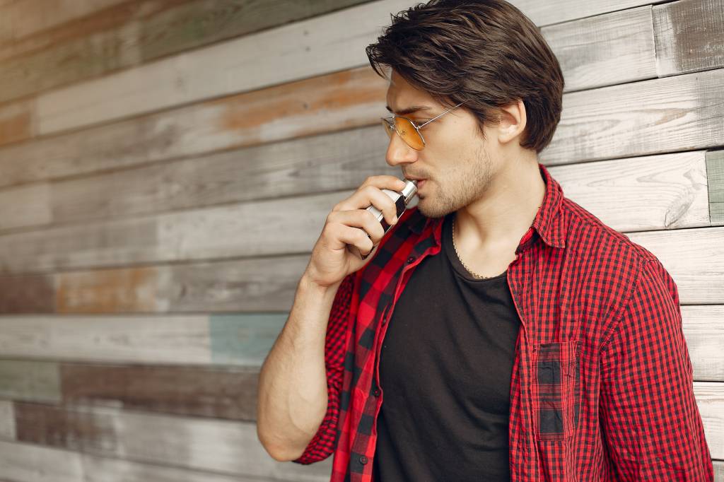 Apostas online e cigarros eletrônicos: pesquisa mostra que jovens são alvo