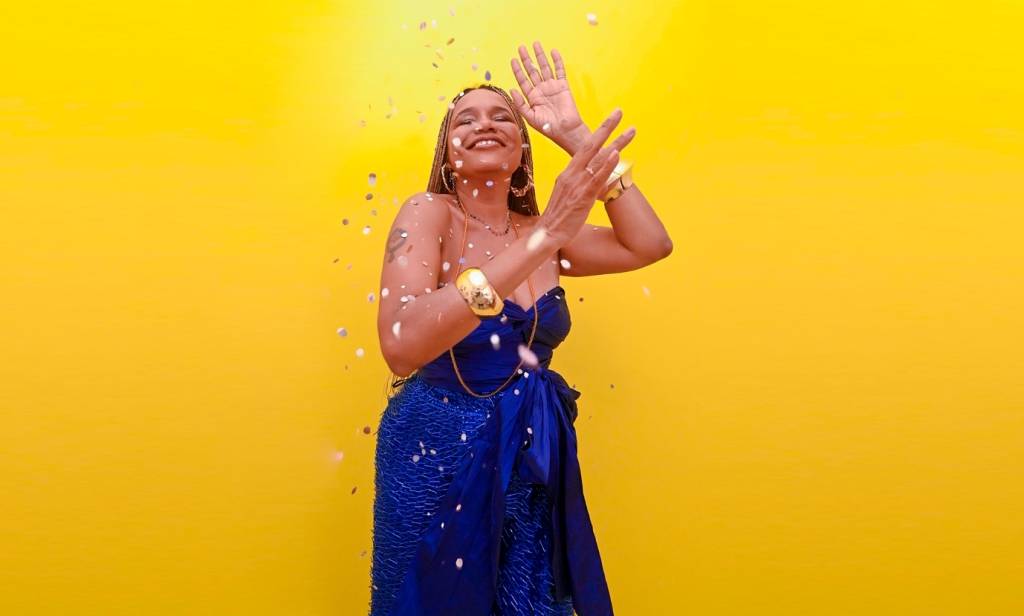 Teresa Cristina fala sobre seu amor por sambas-enredo antigos