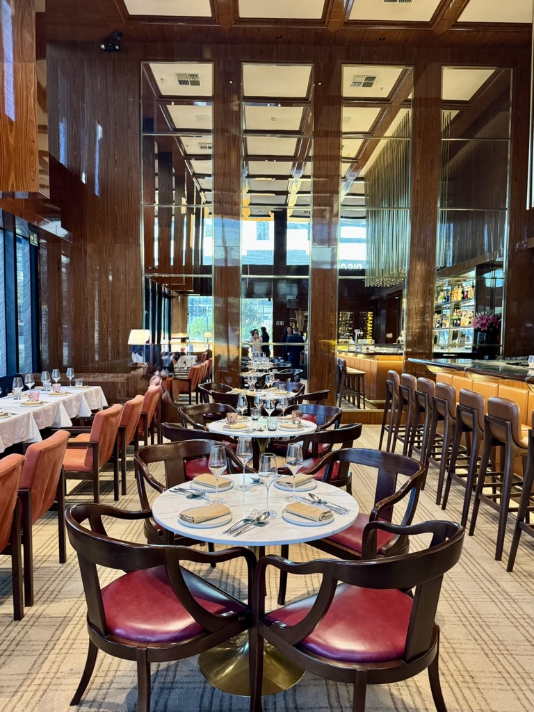 Ambiente sofisticado na Osteria Benjamin, em Porto Alegre