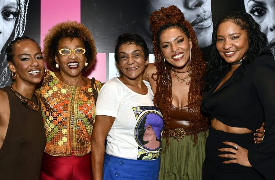 O premiado musical “Elza” volta ao Rio em curta temporada. Veja fotos!