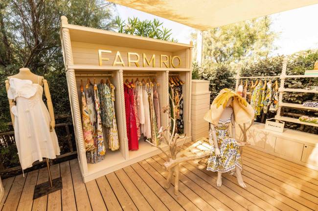 FARM Rio _ Feeling Rio _ pop up Loulou Saint-Tropez – IIMG_8080 copie (1) FARM Rio em Saint Tropez