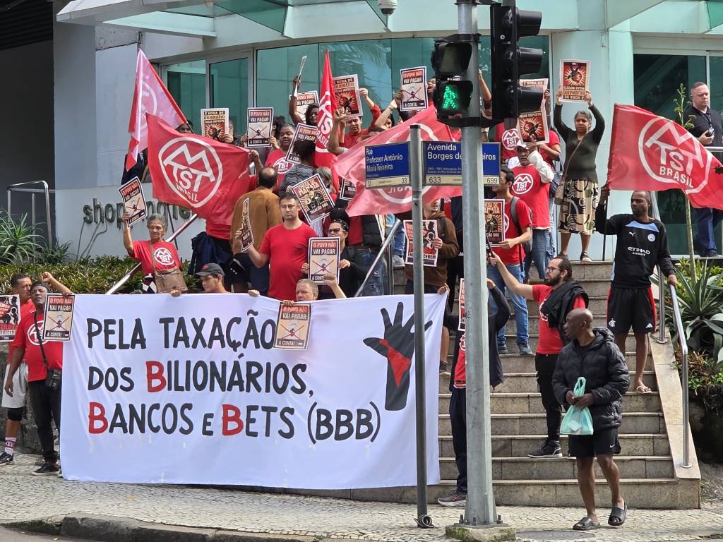 MTST protesta contra super-ricos num dos shoppings mais caros do Rio