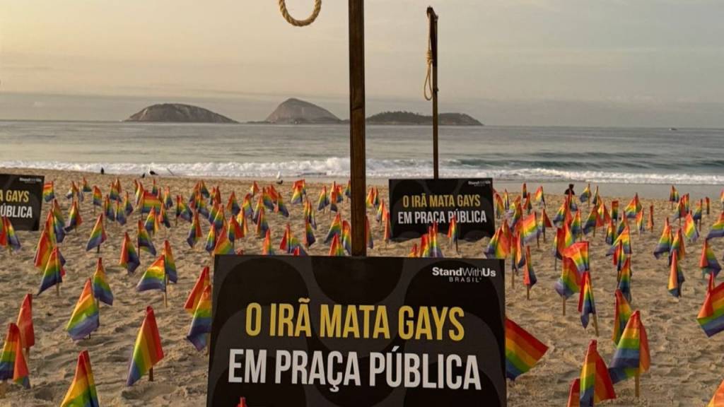 Em plena reunião dos Brics, Praia de Ipanema tem protesto contra o Irã