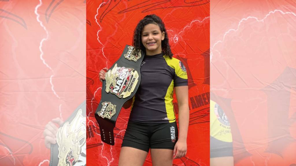 Promessa do jiu-jitsu, Sofia Azevedo vendeu doces na praia para lutar