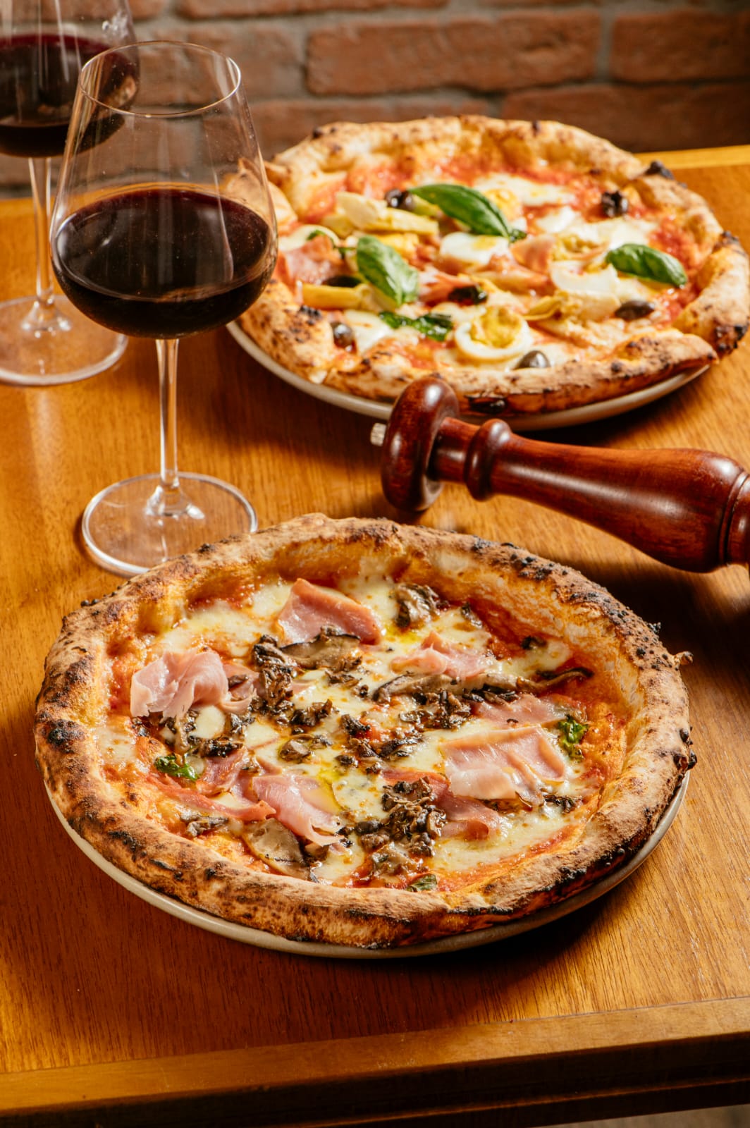 Bento Pizzeria Napoletana: pizzas capricciosa e prosciutto e funghi