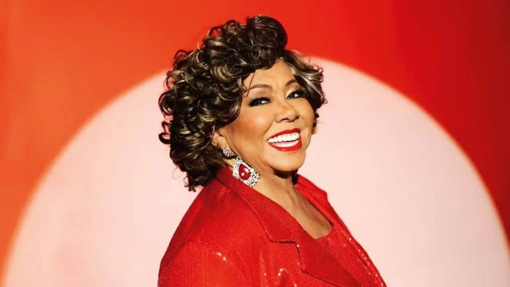 A Loba no palco: Alcione enfileira hits e canta novidades em show na Barra