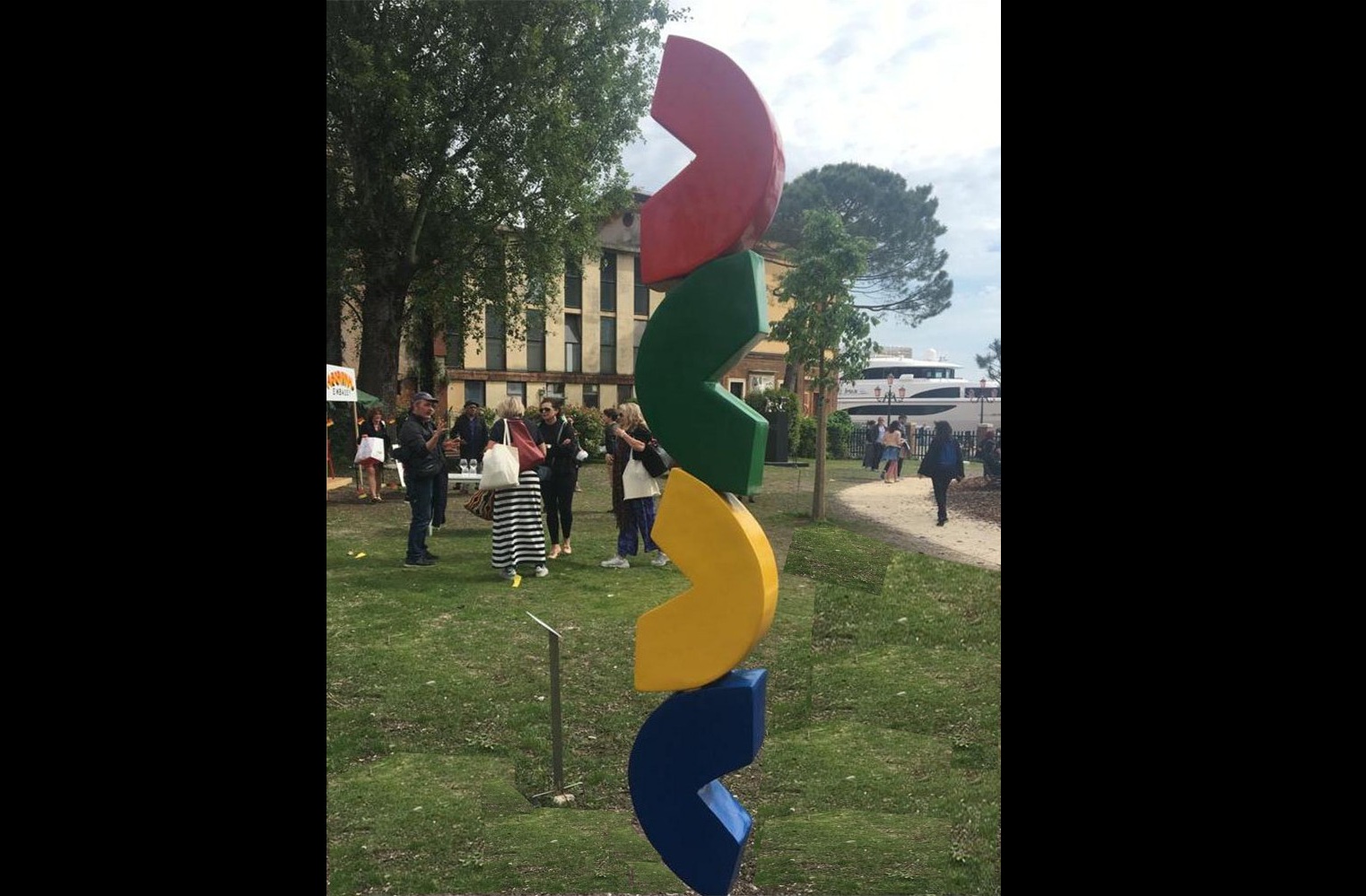 Artista carioca Mazeredo terá escultura exposta em praça de Paris