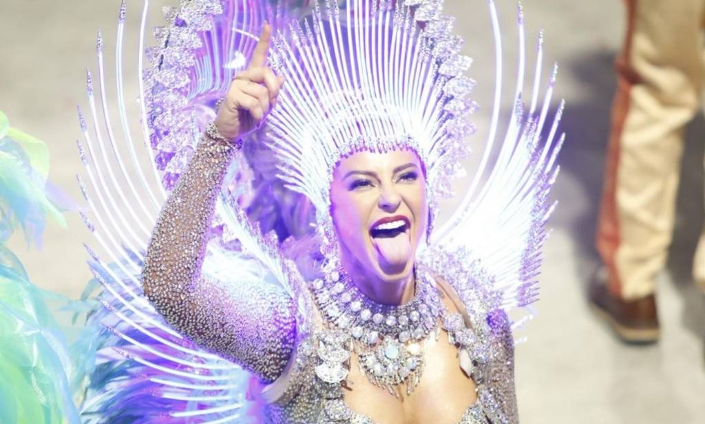 Que confusão! Paolla Oliveira sairá a frente da bateria da Grande Rio?