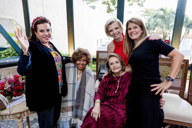 Narcisa Tamborindeguy, Alcione, Lucinha Araujo, Fabiana Araujo e Fabiana Boal